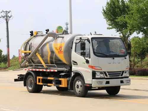 KLF5070GXWH6型吸污車